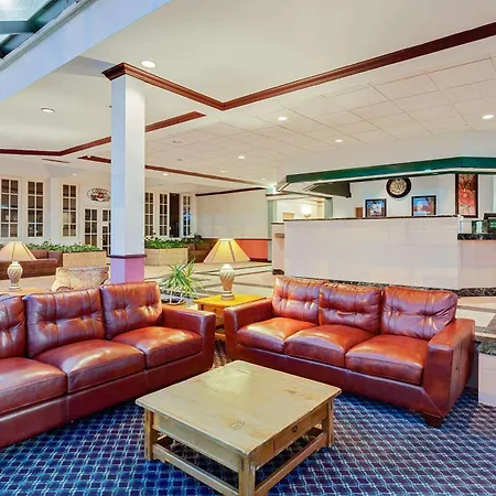 Days Inn By Wyndham Bay City-3