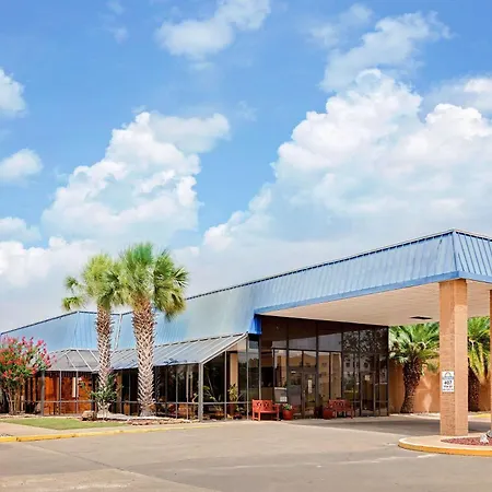 Days Inn By Wyndham Bay City-2