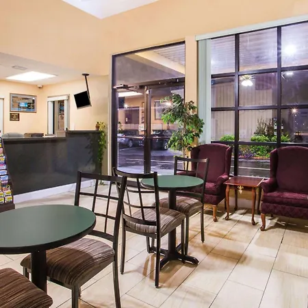 Howard Johnson By Wyndham Panama City-3