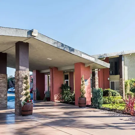 Days Inn & Suites By Wyndham Lodi-3