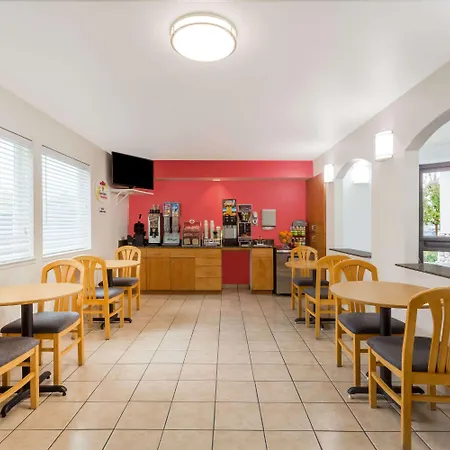 Super 8 By Wyndham Cloverdale Wine Country-2