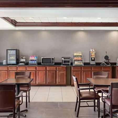 Wingate By Wyndham Southport-3