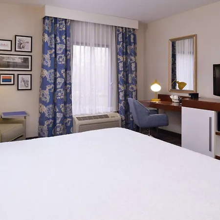 Hampton Inn & Suites Wilmington-2