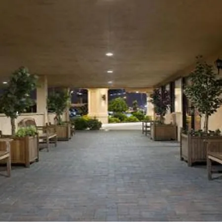 Wyndham Garden Hotel Newark Airport-3