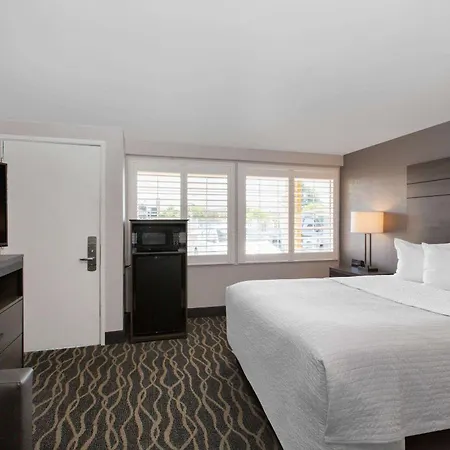 Days Inn By Wyndham Ukiah-2