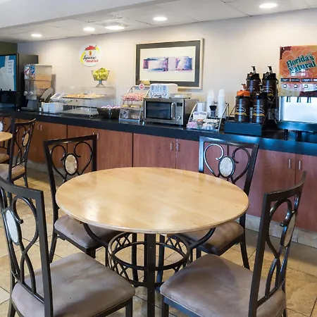 Super 8 By Wyndham Strongsville/Cleveland-2