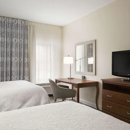 Hampton Inn Findlay-3