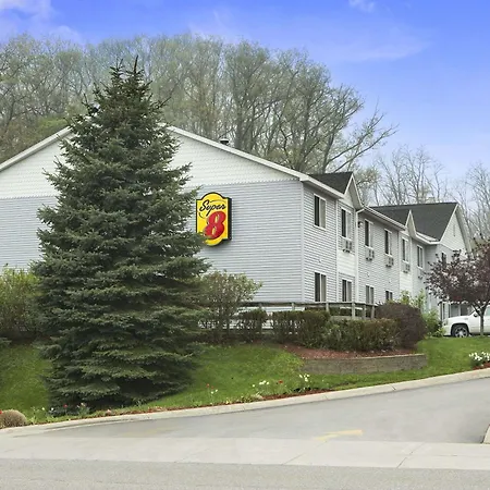 Super 8 By Wyndham Manistee-3