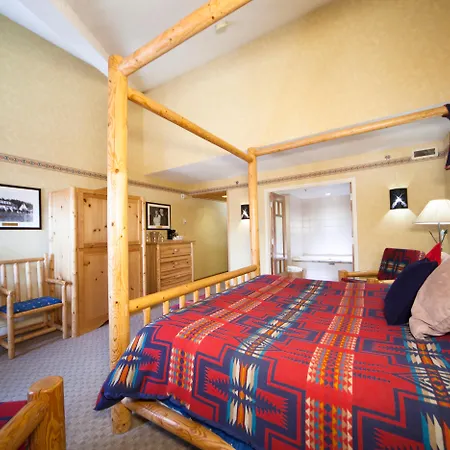 Brewster Mountain Lodge-3
