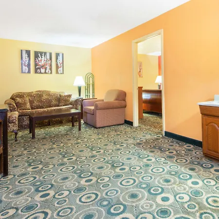 Days Inn By Wyndham Opelika-2