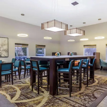 La Quinta By Wyndham Rockford-3