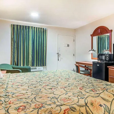 Rodeway Inn La Grange East-2