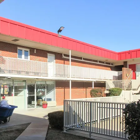 Econo Lodge Paducah West I-24-3