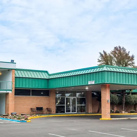Super 8 By Wyndham Hope-3