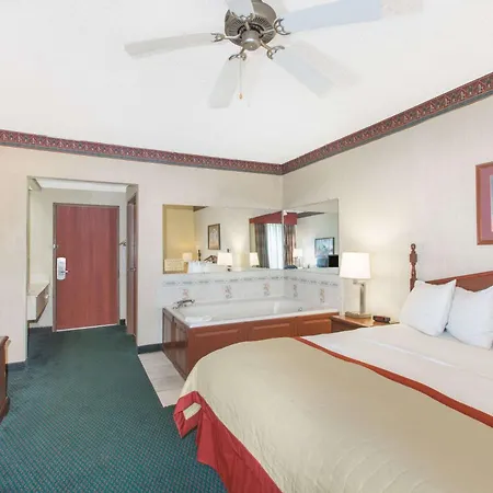 Baymont By Wyndham Jonesboro-3