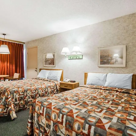 Econo Lodge-2