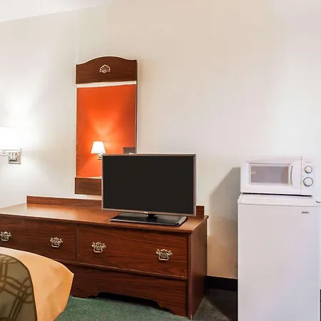 Econo Lodge-3