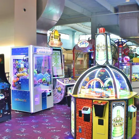 Ramada By Wyndham Sioux Falls Airport - Waterpark Resort & Event Center-3