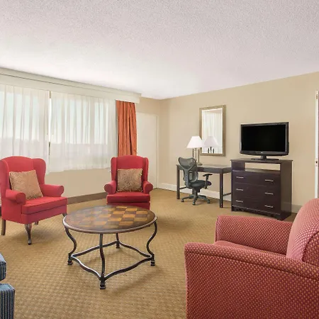Ramada Plaza By Wyndham Fayetteville Fort Bragg Area-2
