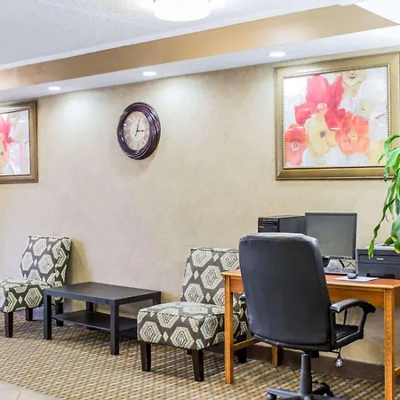 Quality Inn & Suites Fayetteville-3