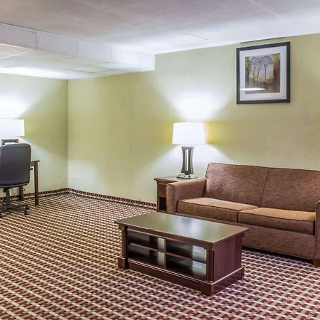 Quality Inn & Suites Fayetteville-2