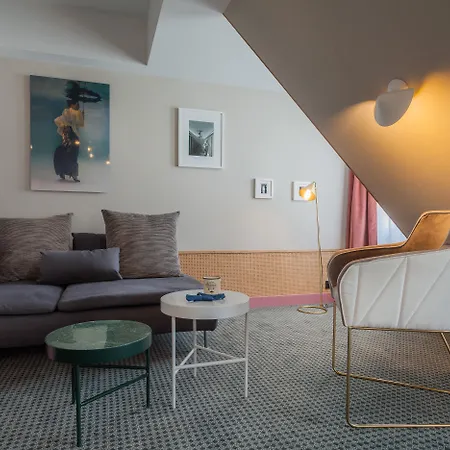 Handsome Hotel-2