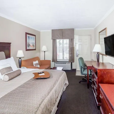Days Inn By Wyndham Destin-2