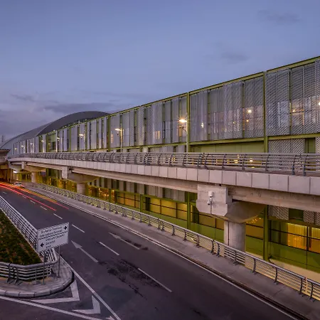 Tav Airport Hotel Izmir-3