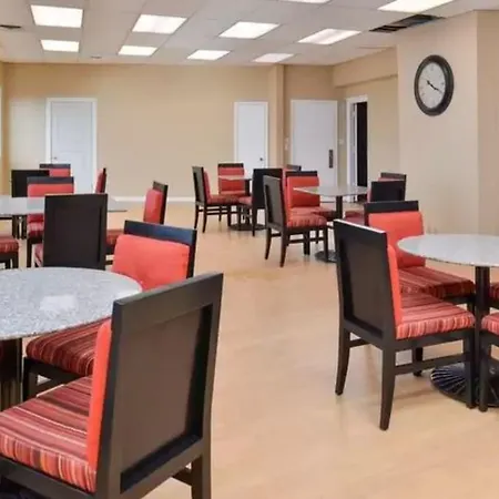 Quality Inn & Suites Airport-3