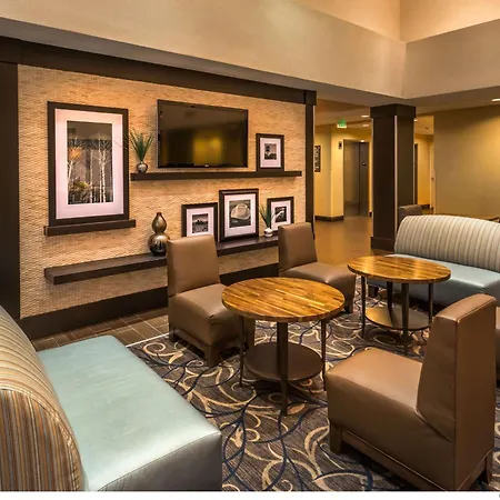 Hampton Inn & Suites Reno-2
