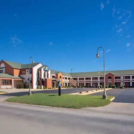 Days Inn By Wyndham Wichita West Near Airport-3