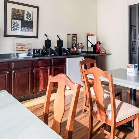 Econo Lodge Inn & Suites Conference Center Dublin-2