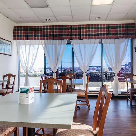 Econo Lodge Inn & Suites Conference Center Dublin-3