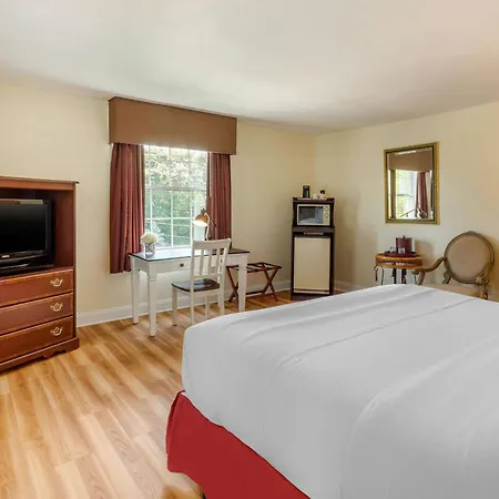 The Carriage House Inn Newport-2