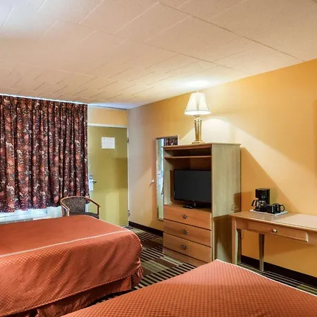 Rodeway Inn University-3