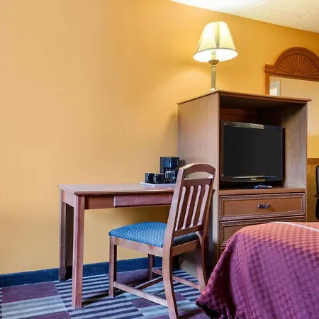 Rodeway Inn University-2