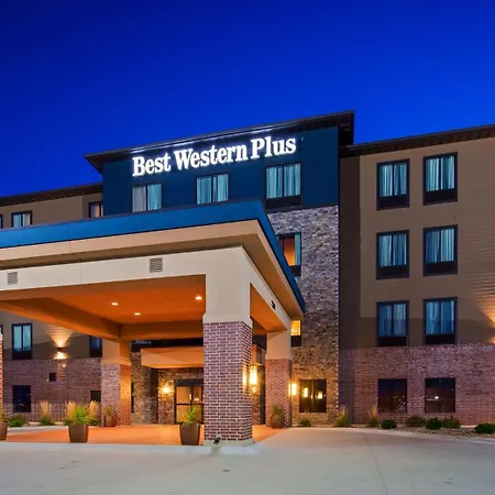 Best Western Plus Lincoln Inn & Suites-2