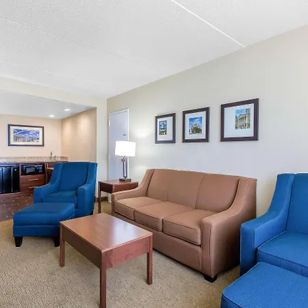Comfort Inn & Suites Event Center-3