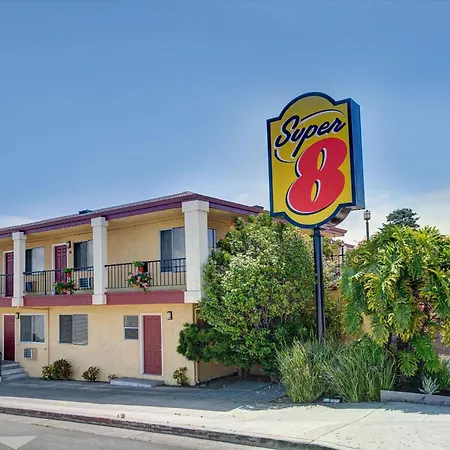 Super 8 By Wyndham Santa Cruz Beach-3