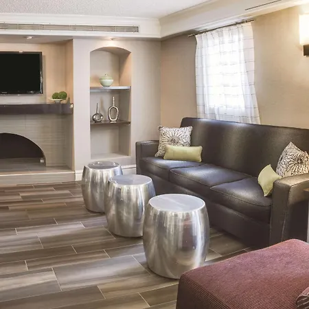 La Quinta Inn & Suites By Wyndham Ventura-2