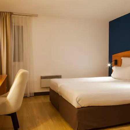 Comfort Hotel Evreux-2