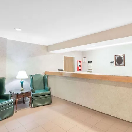 Super 8 By Wyndham Canandaigua-3