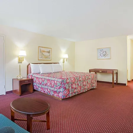 Bristol Parkway Inn-3