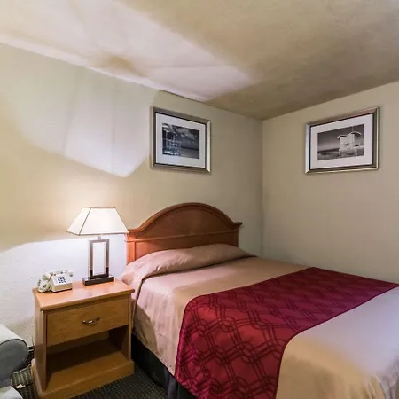 Econo Lodge Baytown-3