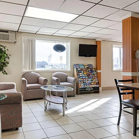 Econo Lodge Hays I-70-2