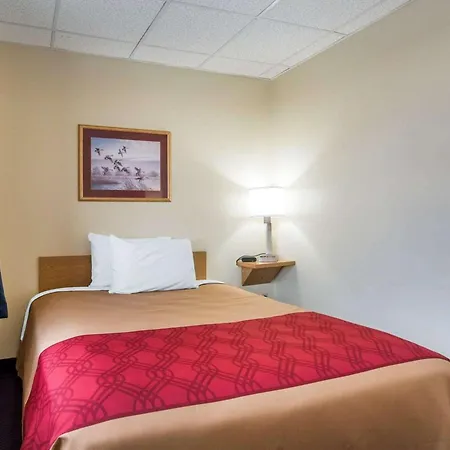 Econo Lodge Manchester-3