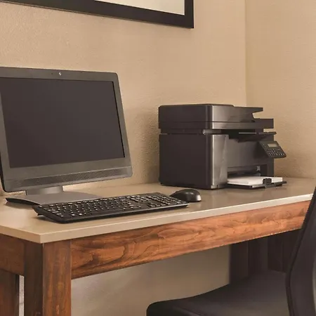 Country Inn & Suites By Radisson, Dubuque, Ia-3