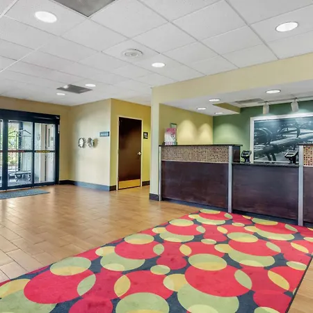 Hampton Inn Brookhaven-2