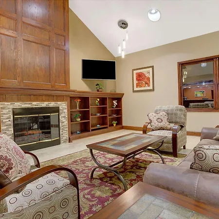 Travelodge By Wyndham Iowa City-3