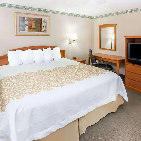 Days Inn By Wyndham Batesville-2